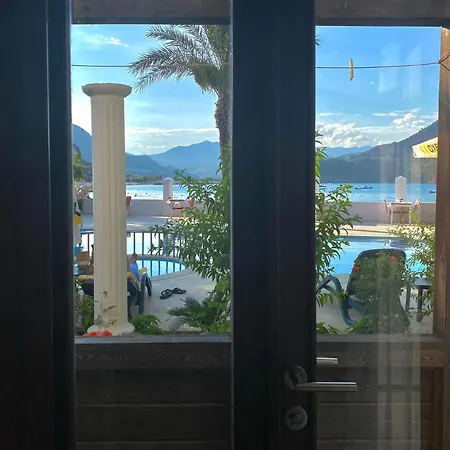 Ford Hotel 3*