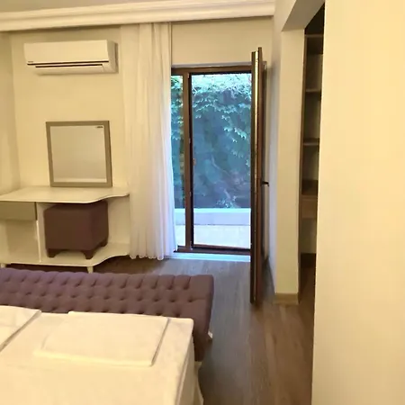 Ford Hotel