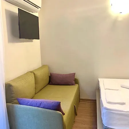 Ford Hotel